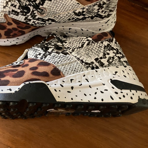 SALE Last 1️⃣ Leopard Snake sneakers - Picture 4 of 8